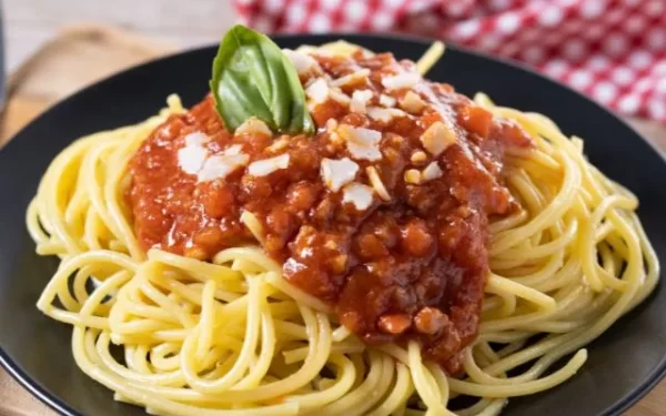 Macarrão a Bolonhesa com Vinho Tinto