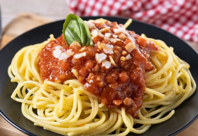 Macarrão a Bolonhesa com Vinho Tinto